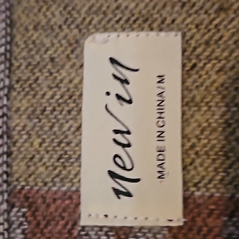 New In jacket medium - Picture 2 of 3